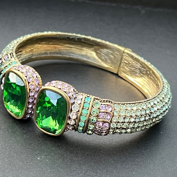 Heidi Daus Signed Hinged Cuff Bracelet Emerald Green Swarovski Crystals - Picture 10 of 15
